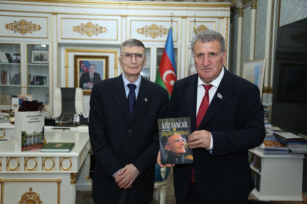 Akademik İsa Həbibbəyli Nobel mükafatı laureatı Əziz Sancarl...