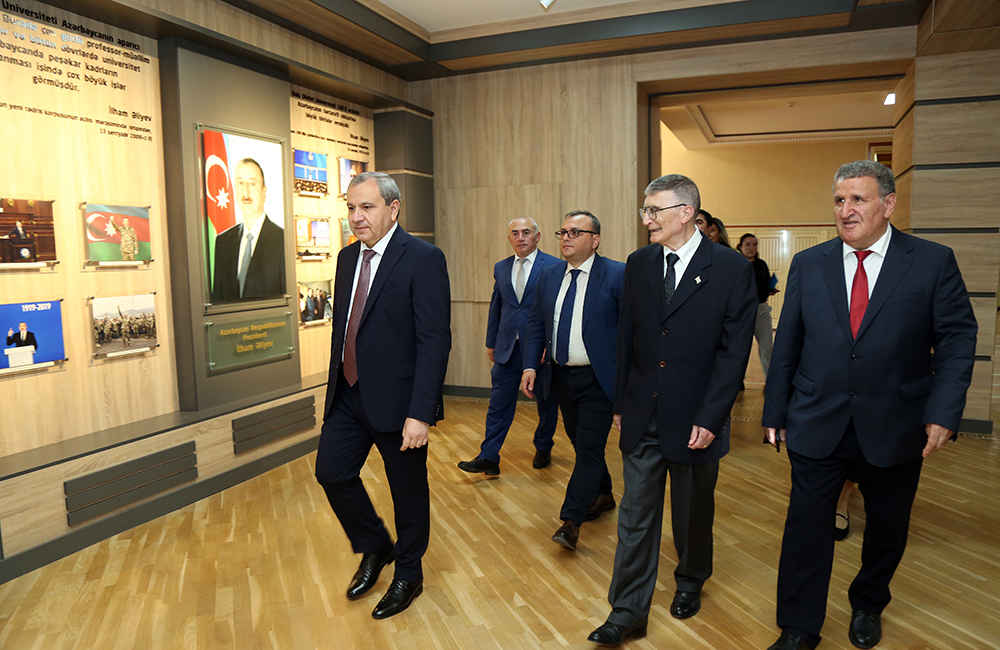 Nobel mükafatı laureatı Əziz Sancar BDU-da mühazirə oxuyub