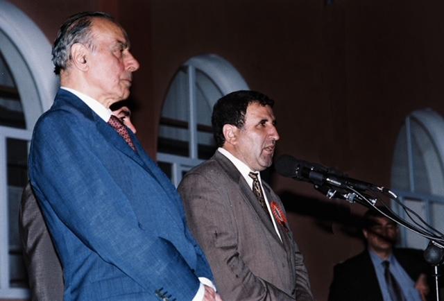 “Heydər Əliyev heç zaman, heç kəsin qarşısında baş əyməyən d...