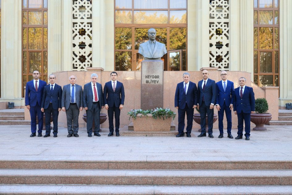 Azərbaycan nümayəndə heyəti Daşkənddə Ümummilli Lider Heydər...