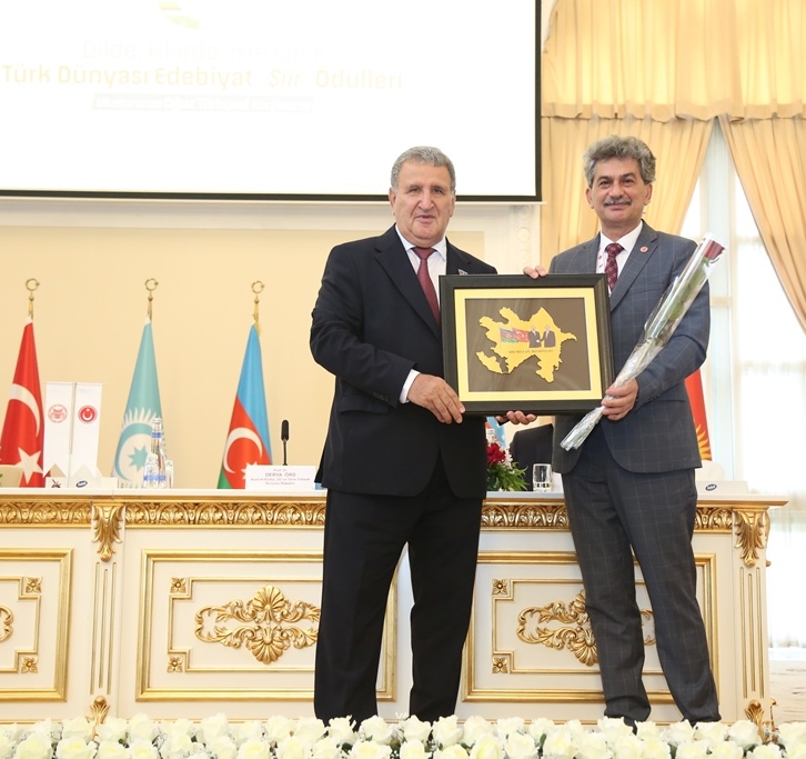Azərbaycan Milli Elmlər Akademiyasının prezidenti akademik İ...